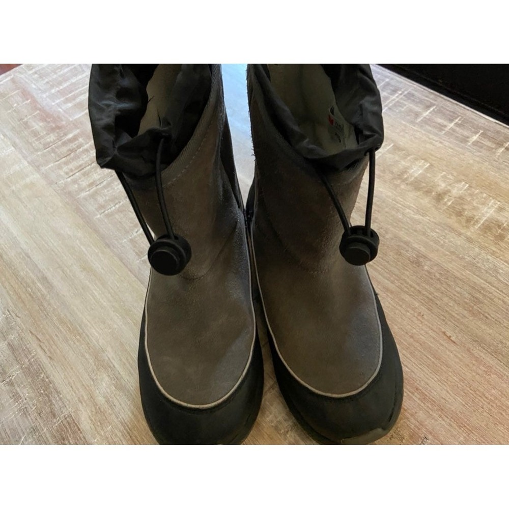 Ugg Kirby waterproof snowboots sz 4 Boys/Girls